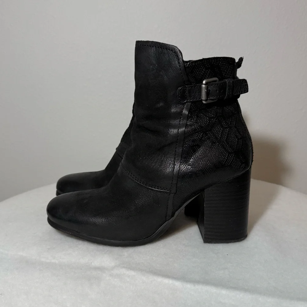 Miz Mooz Black Leather Heeled Boots Women’s Size 38 (7.5 IS) - Picture 2 of 11